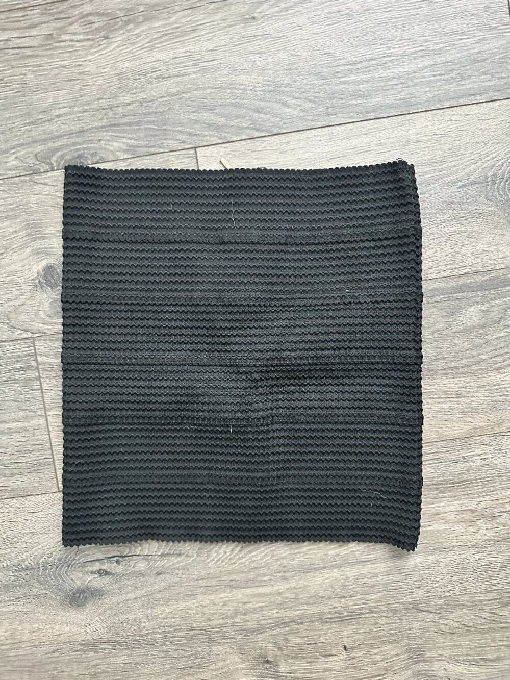 Love Culture Black body con skirt, size small, gold zipper